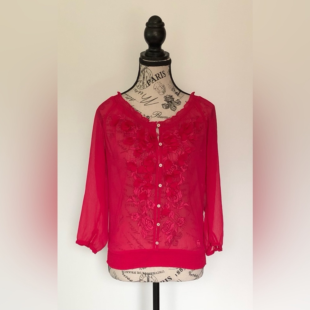Abercrombie & Fitch Fuschia Blouse w/Raised Floral Design Button Up Size Medium